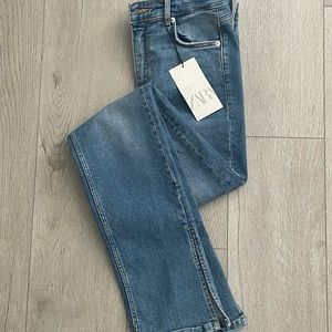 Hi Rise slim ZARA Jeans with split hems (women’s US size 4)